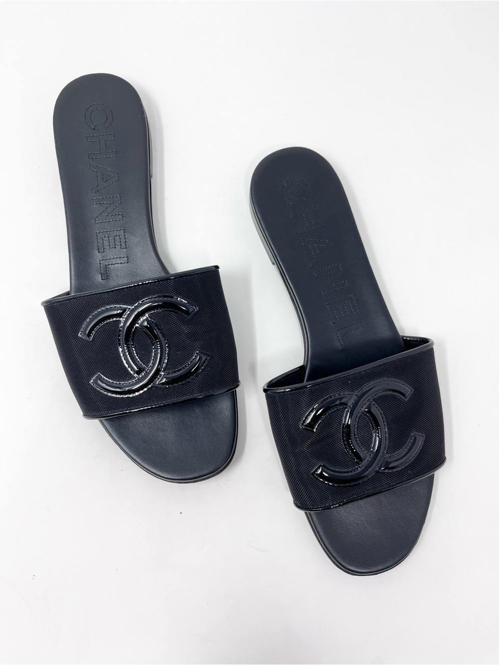 Chanel Black Mesh Patent Leather CC Logo Slide Sandal size 37.5 EU Flat Mule